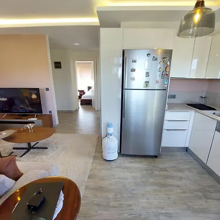 Flat Close To The Sea With Balcony In شقة